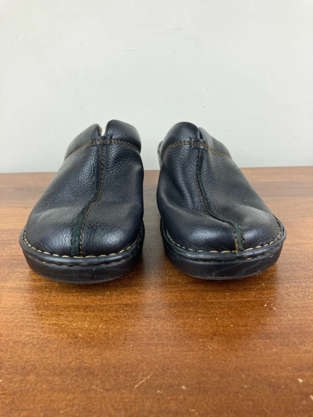 BORN Women’s Black Leather Mule Clog Slip On Shoes B73500 Size 8 (39) - Picture 3 of 11